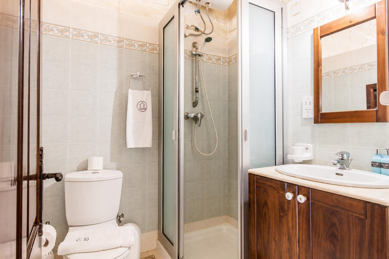 Bathroom 5, Villayana Gozitan Farmhouse with pool