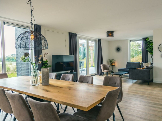 Dining 5, Villa in Linden With Terrace and Wi-fi, Cuijk