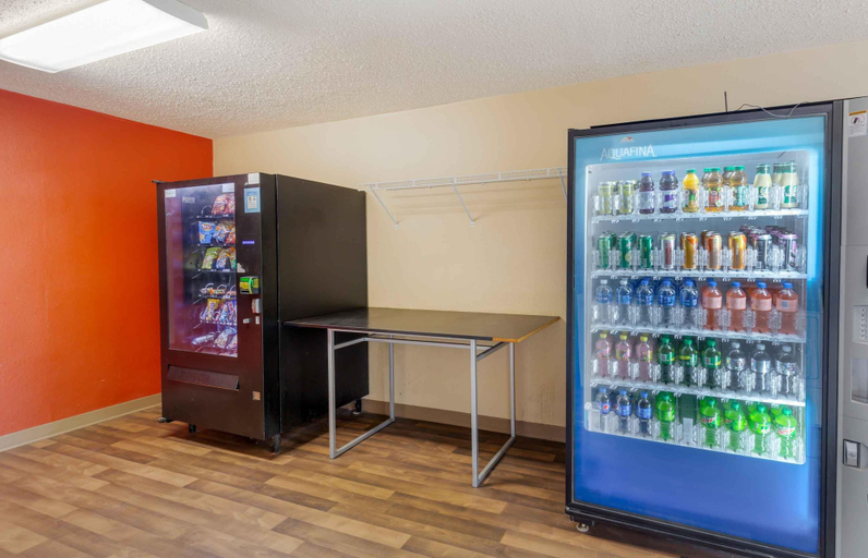 Food & Drinks 5, Extended Stay America Select Suites Raleigh RDU Airport, Wake