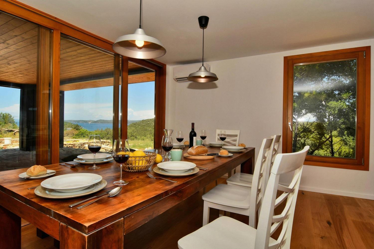 Others 5, Cluster Villas Vucetic, Sali
