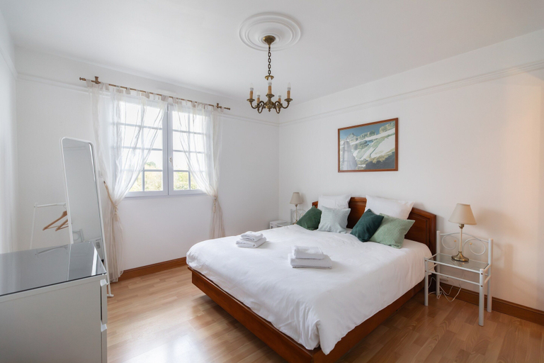 Room 2, Holiday Home for 9 in St. Renan, Finistère