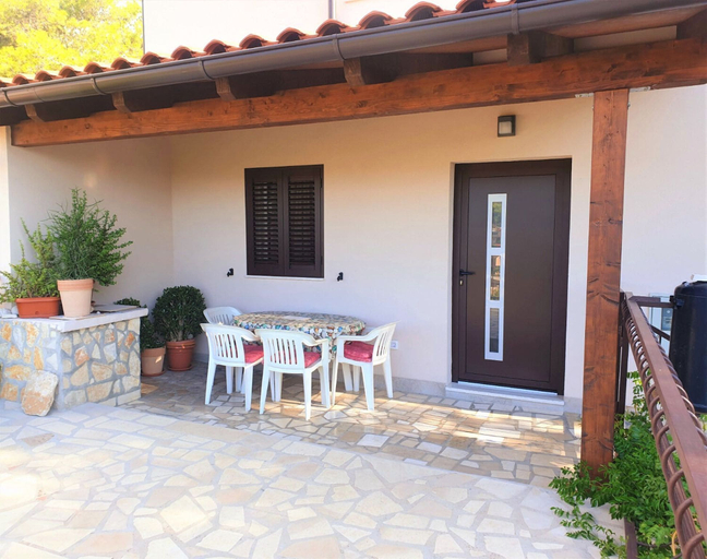 Others 5, Apartment Roko, Vis