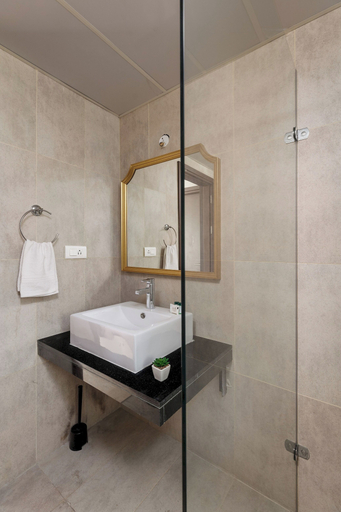 Bathroom 3, The Ivy Apartment by Red Olive, Hyderabad