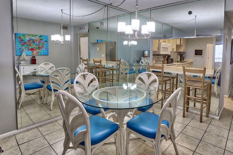 Food & Drinks, Villa Madeira 609, Pinellas