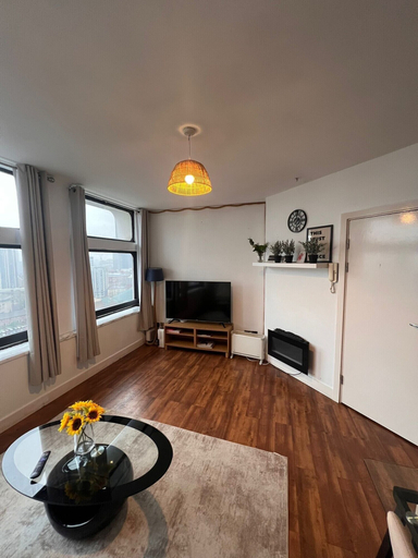 Living area 5, Apartment Sleeps 6 with Air Conditioning, Manchester