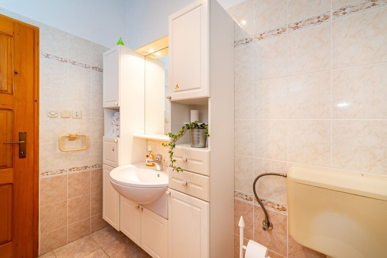 Bathroom 5, Apartments Bari, Pag