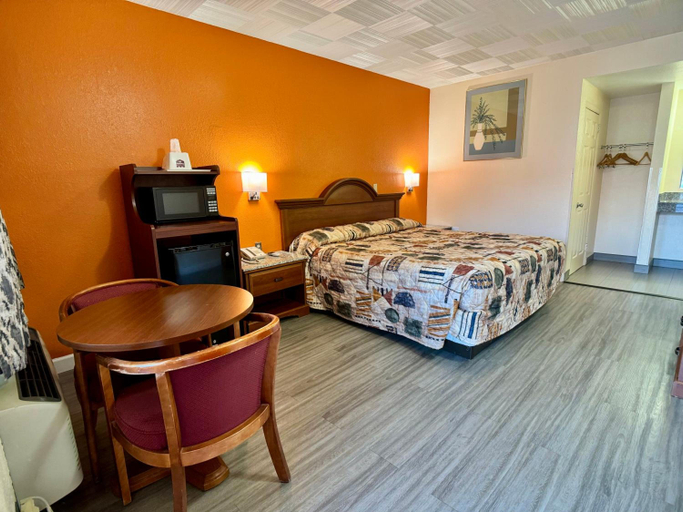 Bedroom 3, Knights Inn Galax, Galax