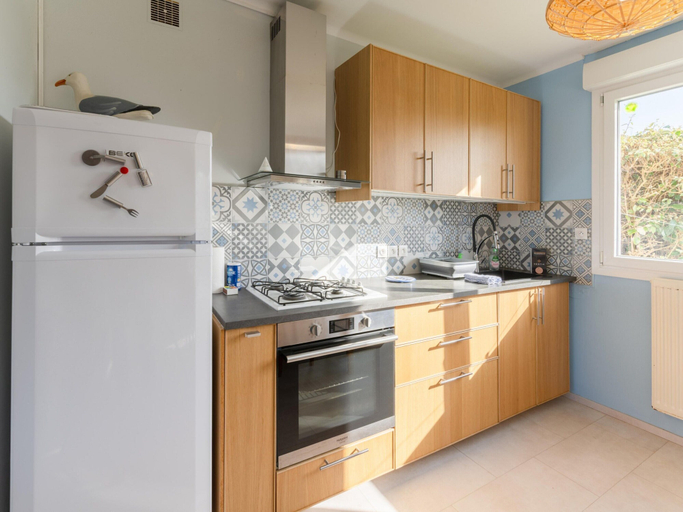 Private kitchen, Family Home Steps From the Beach, Finistère