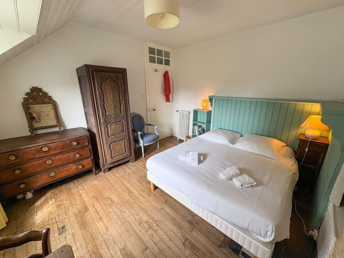 Room 3, Charming Coastal Stone House With Garden, Finistère