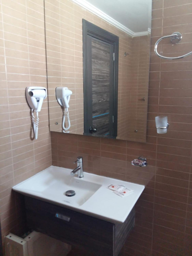 5, Hotel Matous, Bab Bhar