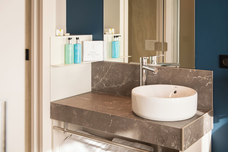 Bathroom 4, Hotel de la Cité, Loire-Atlantique