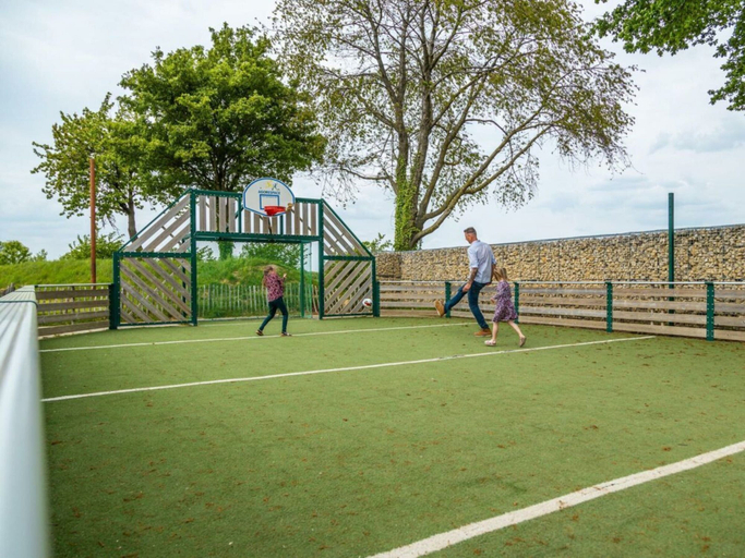 Sport court, Holiday Home in Gulpen With Terrace, Gulpen-Wittem