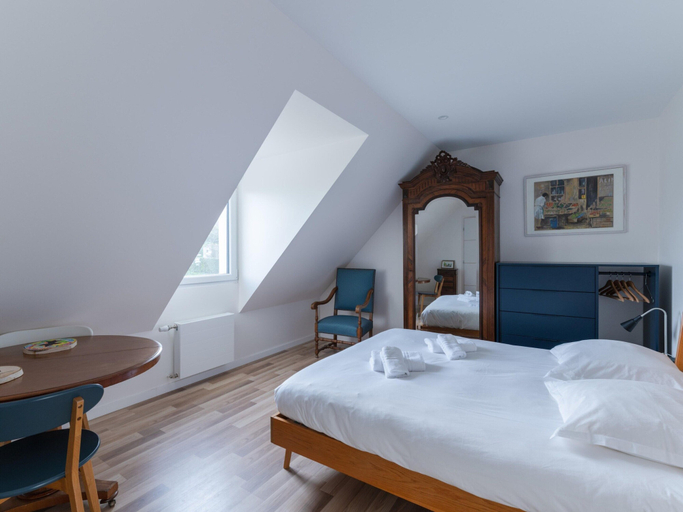 Room 4, New House With Pool Near Beach, Finistère