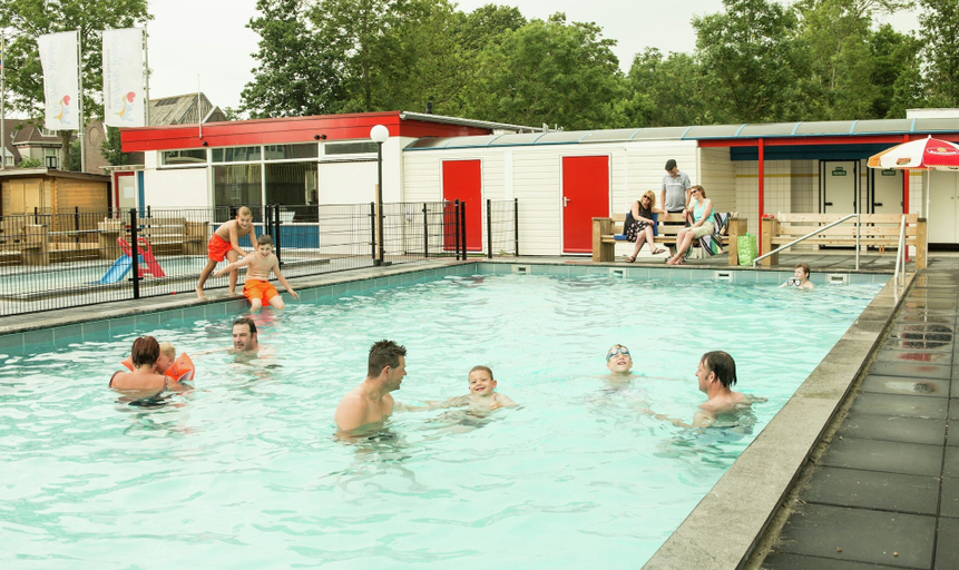 Pool, Chic Holiday Home in Friesland for 6, Franekeradeel