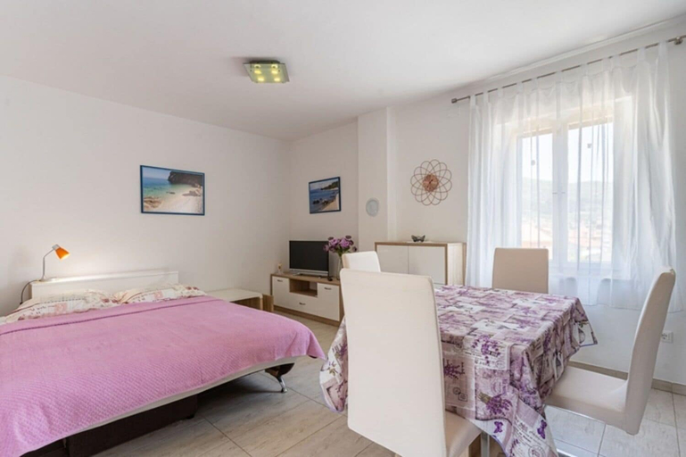 Others 5, Apartment Mici 2, Cres