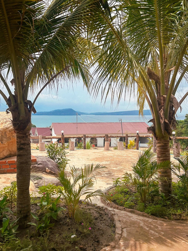 Property grounds 2, Sunrise Bungalows, Sihanoukville