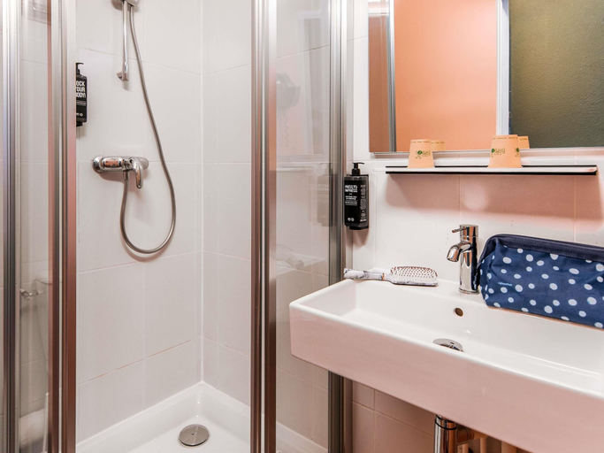 Bathroom 4, Hotel Lyon Croix Rousse Henon, Rhône