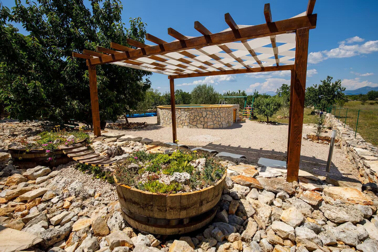 Courtyard 5, House Mala Kuca, Promina