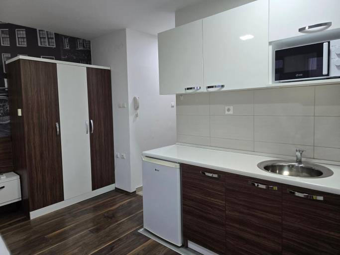 Others 5, Sunny apartment, Niš