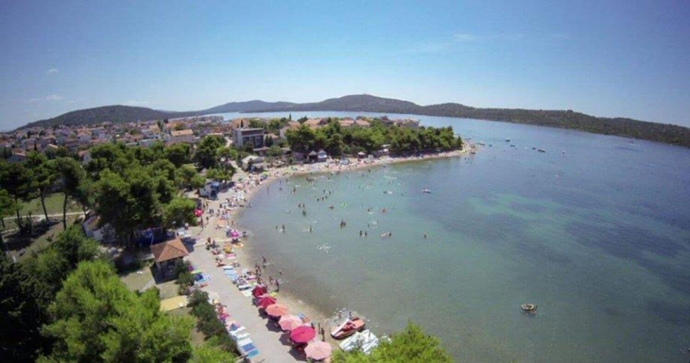 Beach 2, Apartment Denis, Pirovac