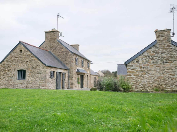 Exterior 2, Pretty Stone Cottage Near Beach, Finistère