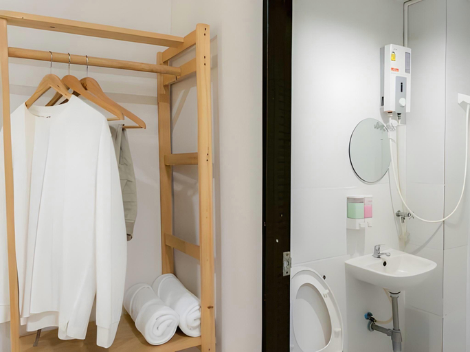 Bathroom 3, Petra Boutique Donmuang, Don Muang