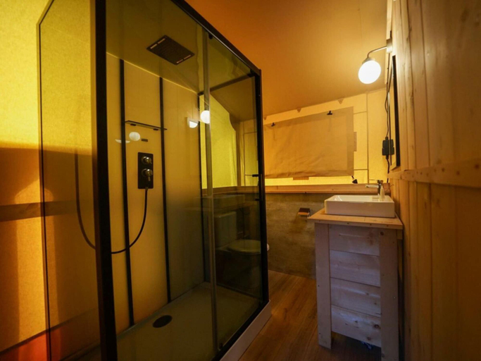 Bathroom, Holiday Home in Amstelveen With Terrace, Amstelveen