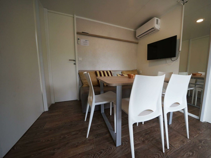 Dining 5, Holiday Home in Arnhem With Terrace, Arnhem