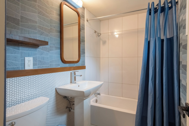 Bathroom 5, Driftaway Hotel and Pool, York