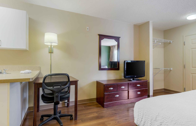 Bedroom 3, Extended Stay America Select Suites Raleigh RDU Airport, Wake