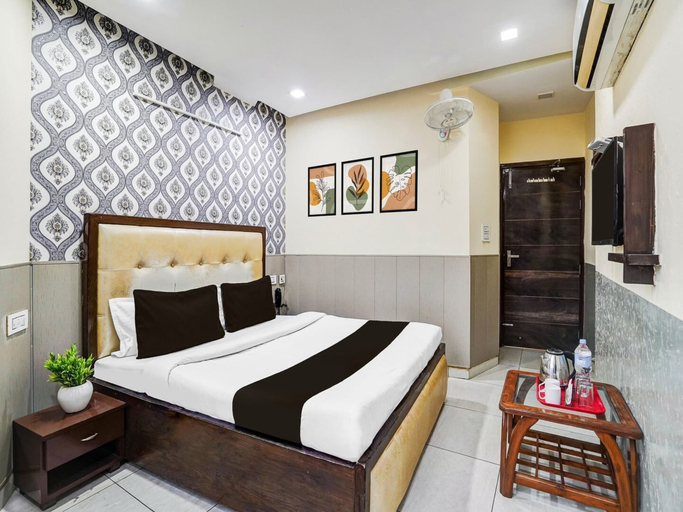 Room 2, Deluxe Collection O by OYO Zirakpur, Sahibzada Ajit Singh Nagar