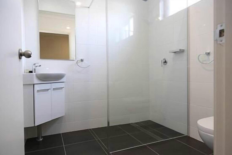 Bathroom 4, Exies Bagtown, Griffith