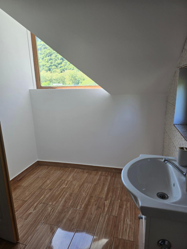 Bathroom 2, The Wooden House, Moldovenesti