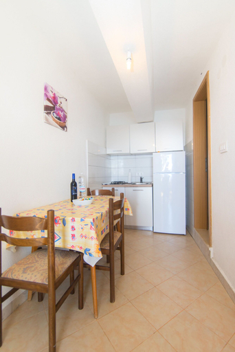 Others 4, Apartments Robinzon Petar, Jelsa