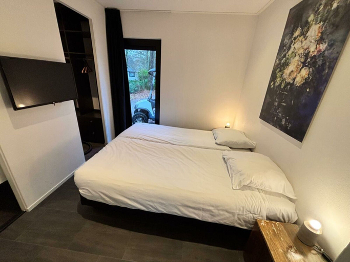 Room 3, Holiday Home in Arnhem With Terrace, Arnhem