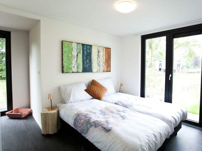 Room 5, Cube Maximaal 6, Sluis