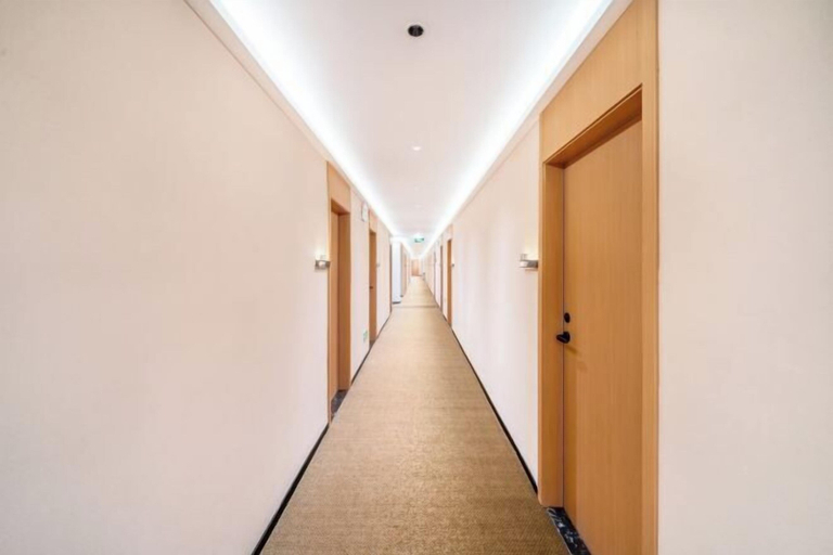 Others 5, 99 Xinyi Hotel (Shanghai Jiuxin Highway Shop), Shanghai