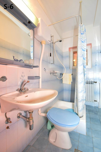 Bathroom 3, Apartments and Rooms Mirja, Starigrad