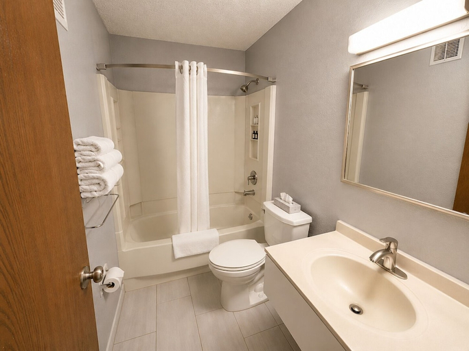 Bathroom 5, Corning Inn, Steuben