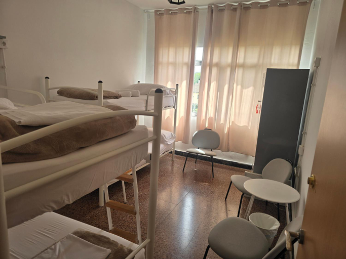 Bedroom 3, Albergue La Corona1, A Coruña