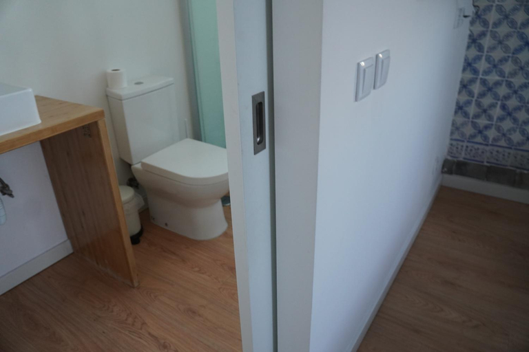 Bathroom 5, Back to Lisbon Hostel, Lisbon