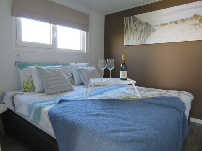 Room 2, Holiday Home in Bovenkarspel With Terrace, Stede Broec