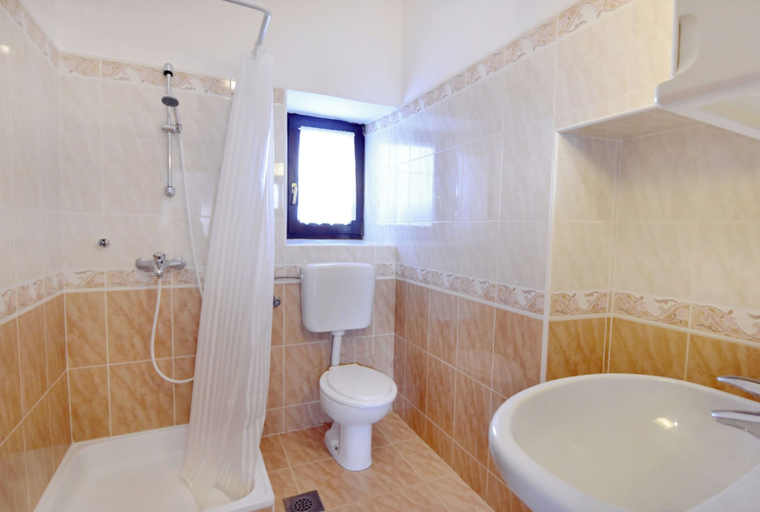 Bathroom 3, Ground-floor Retreat Surrounded by Nature, Umag