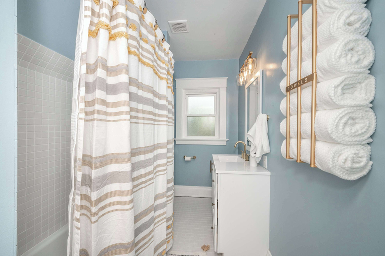 Bathroom 4, The Mariemont Cottage, Hamilton