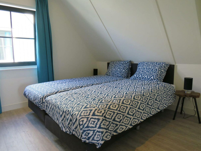 Room, Holiday Home in Uitdam With Wi-fi, Waterland