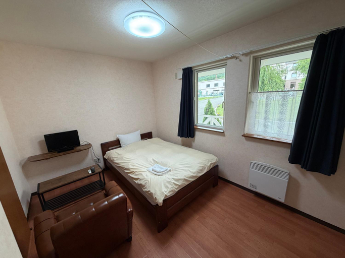 Bedroom 3, Alpine Guesthouse, Furano