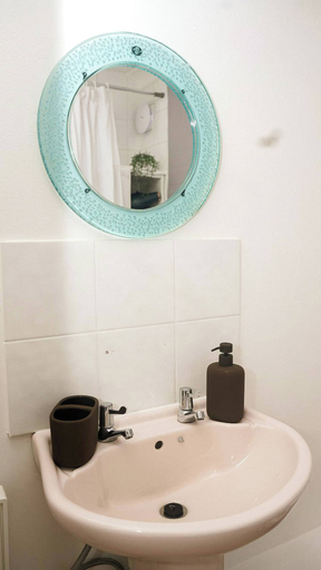 Bathroom 5, Sleeps 4, Great for Groups, Free Parking Kent, Medway