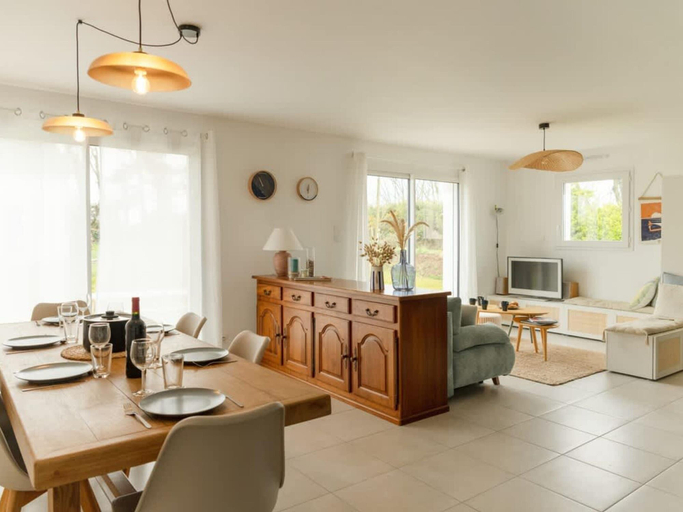 Dining 4, Charming Coastal Home in Landunvez, Finistère