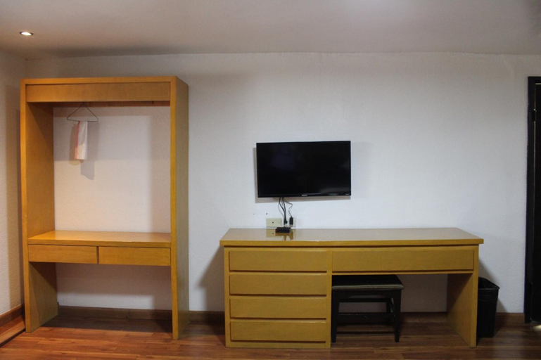 Others 4, Hotel Regis, Mexicali