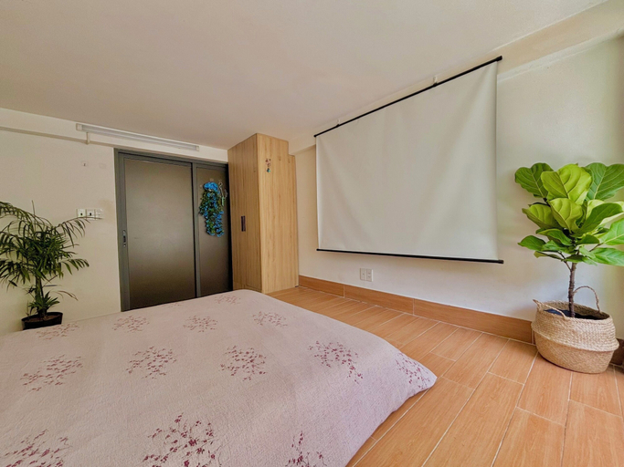 Room 5, Sam House, District 3